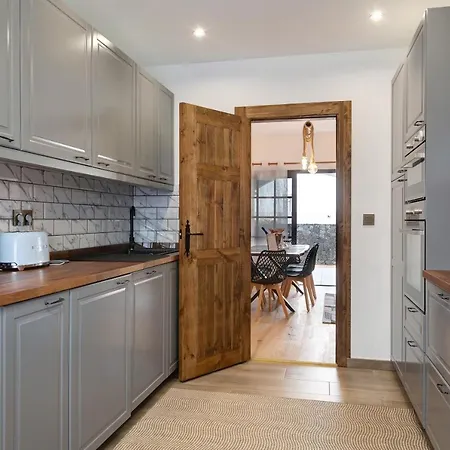 Maylands Villa *