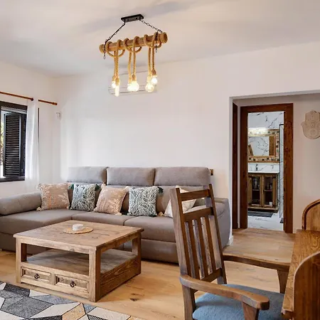 Maylands Villa *